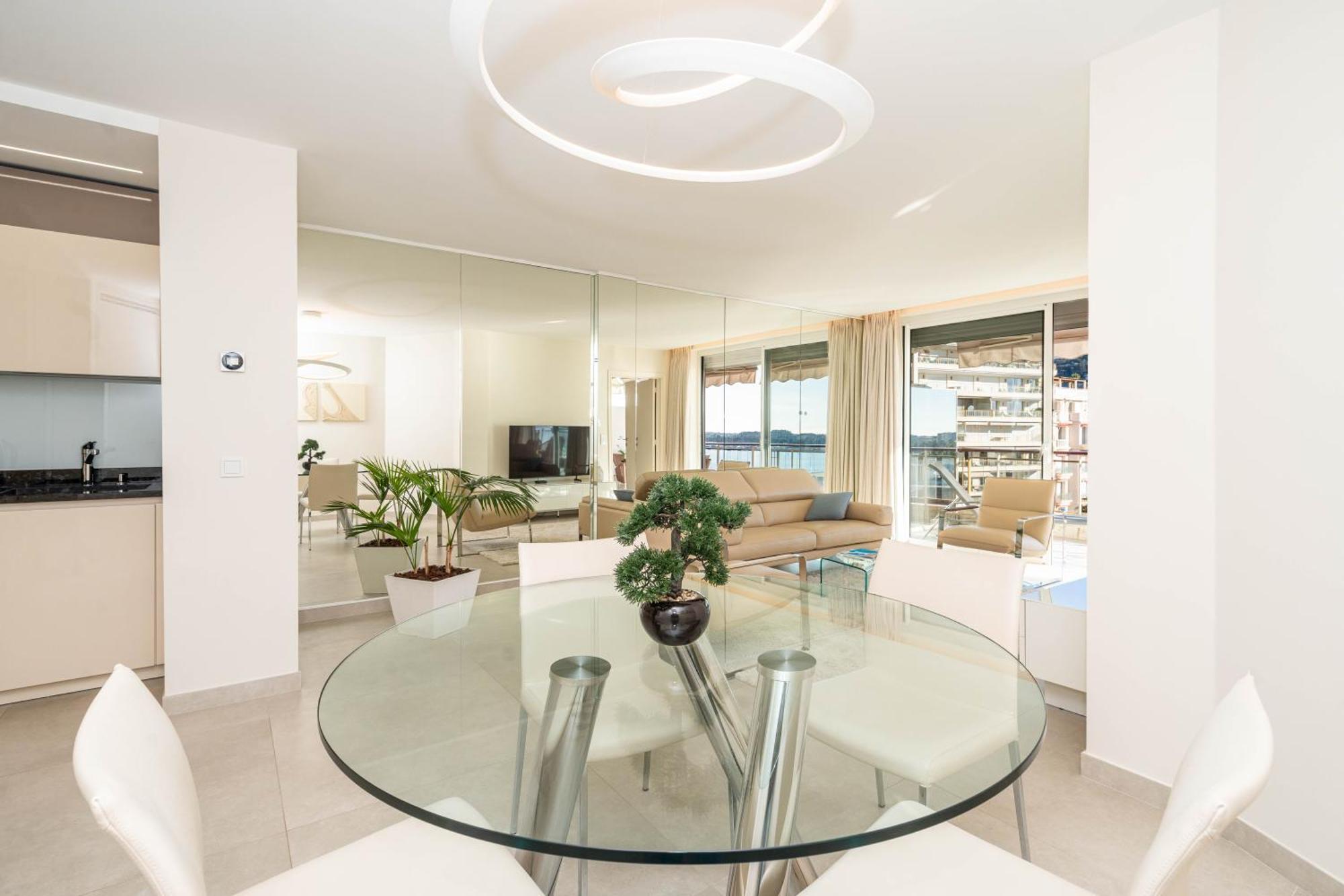 Two-Bedroom Apartment Terrace Sea View