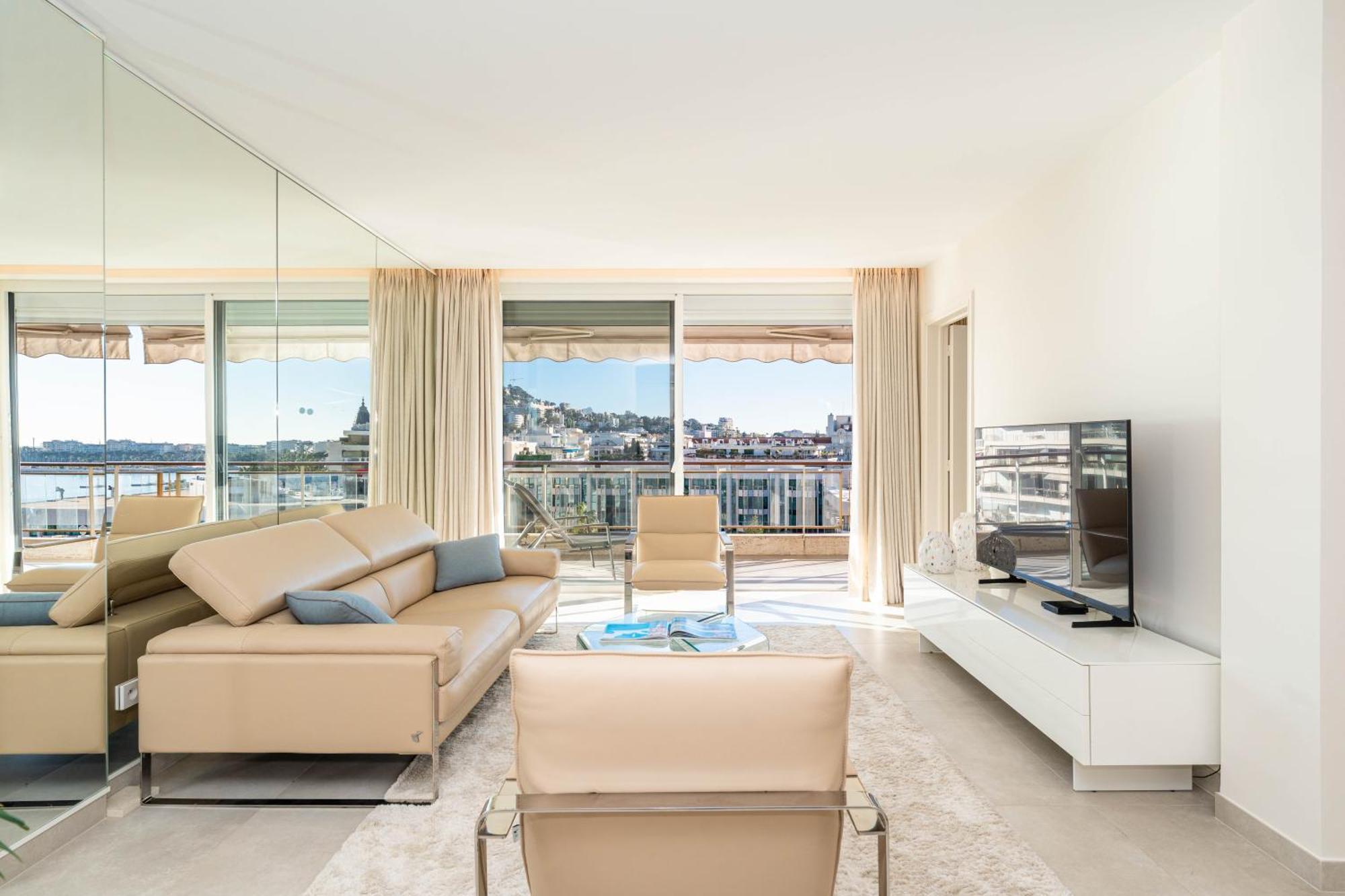 Two-Bedroom Apartment Terrace Sea View