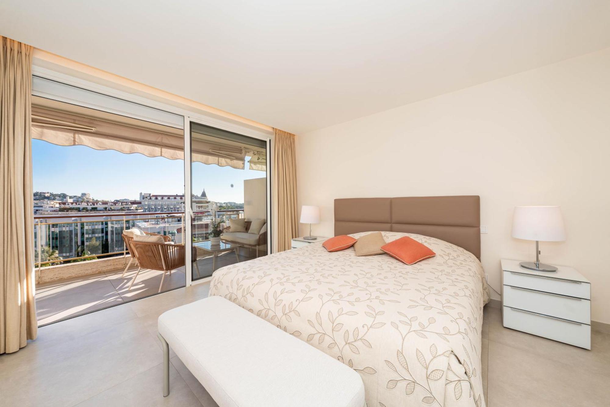 Two-Bedroom Apartment Terrace Sea View